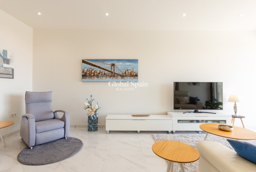 Venta - APARTAMENTO -
ORIHUELA COSTA - VILLAMARTÍN