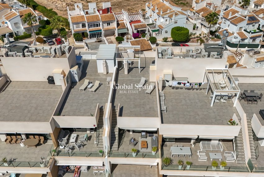 Venta - APARTAMENTO -
ORIHUELA COSTA - VILLAMARTÍN