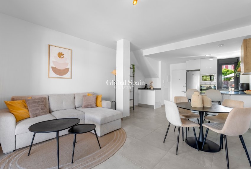 Venta - APARTAMENTO -
ORIHUELA COSTA - VILLAMARTÍN