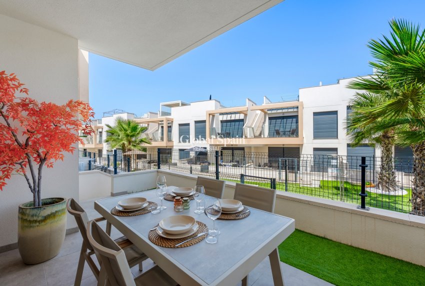 Venta - APARTAMENTO -
ORIHUELA COSTA - VILLAMARTÍN