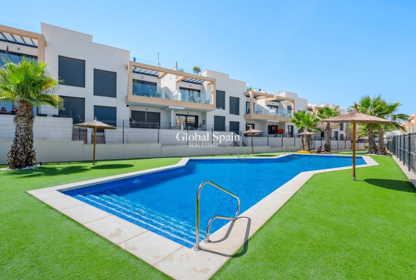 Venta - APARTAMENTO -
ORIHUELA COSTA - VILLAMARTÍN