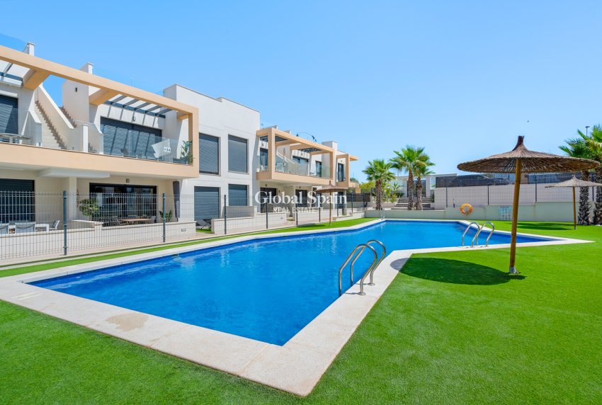 Venta - APARTAMENTO -
ORIHUELA COSTA - VILLAMARTÍN
