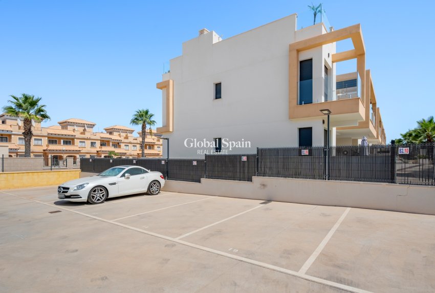 Venta - APARTAMENTO -
ORIHUELA COSTA - VILLAMARTÍN