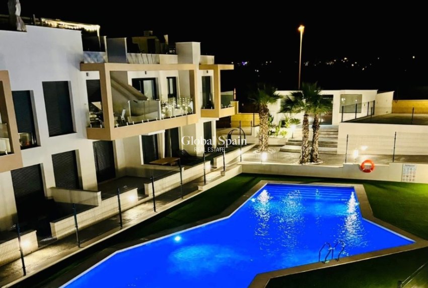 Venta - APARTAMENTO -
ORIHUELA COSTA - VILLAMARTÍN