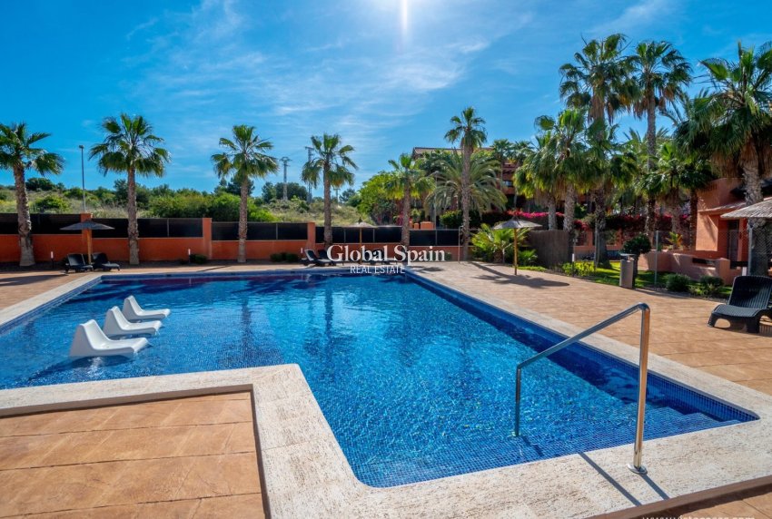 Venta - Apartamento -
ORIHUELA COSTA - VILLAMARTÍN