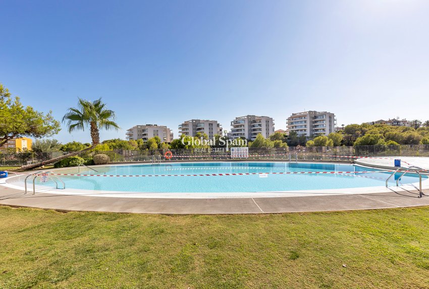 Venta - Apartamento -
ORIHUELA COSTA - VILLAMARTÍN