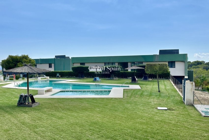 Venta - Apartamento -
ORIHUELA COSTA - VILLAMARTÍN