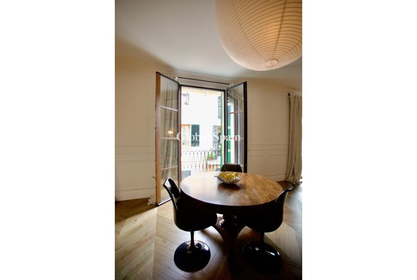 Venta - APARTAMENTO -
PALMA - Centre