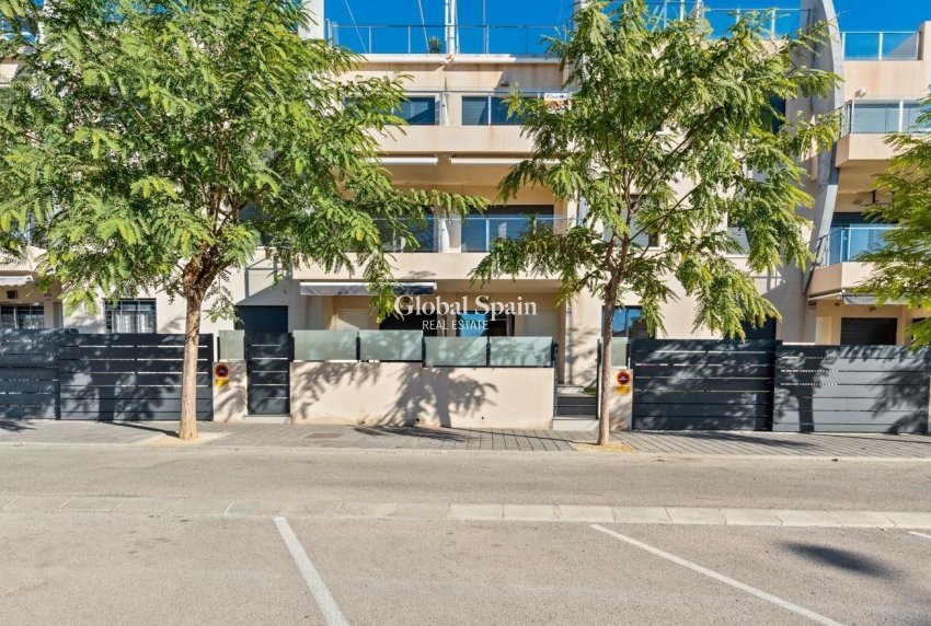 Venta - APARTAMENTO -
PILAR DE LA HORADADA - PUEBLO LATINO