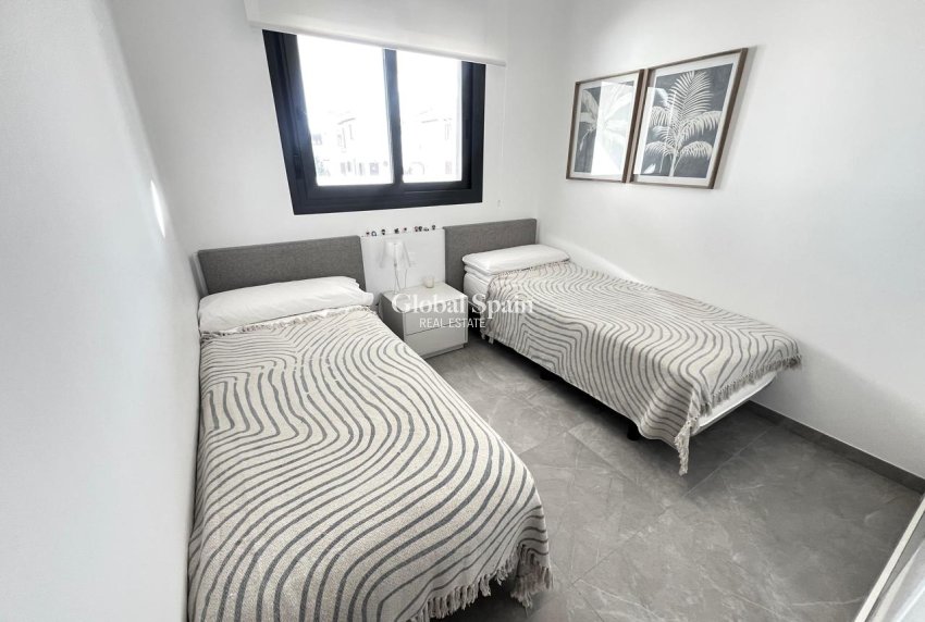 Venta - APARTAMENTO -
PLAYA FLAMENCA - Costa Blanca