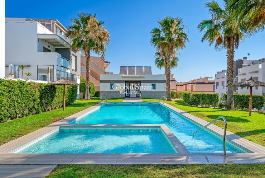 Venta - APARTAMENTO -
PUNTA PRIMA - Costa Blanca