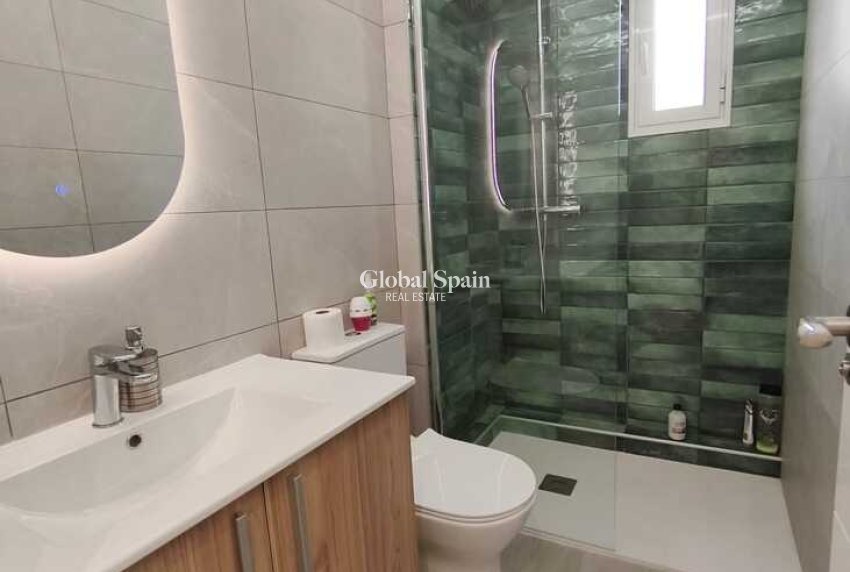 Venta - APARTAMENTO -
PUNTA PRIMA - Costa Blanca