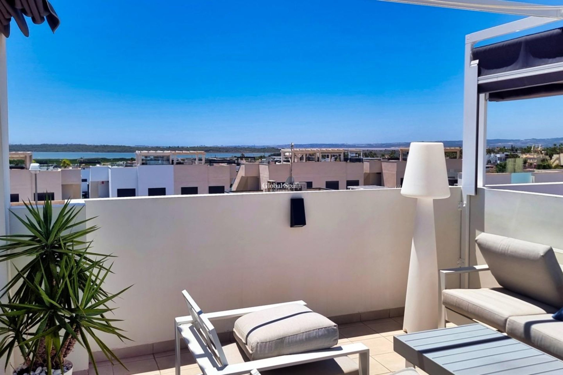 Venta - APARTAMENTO -
ROJALES - Inland