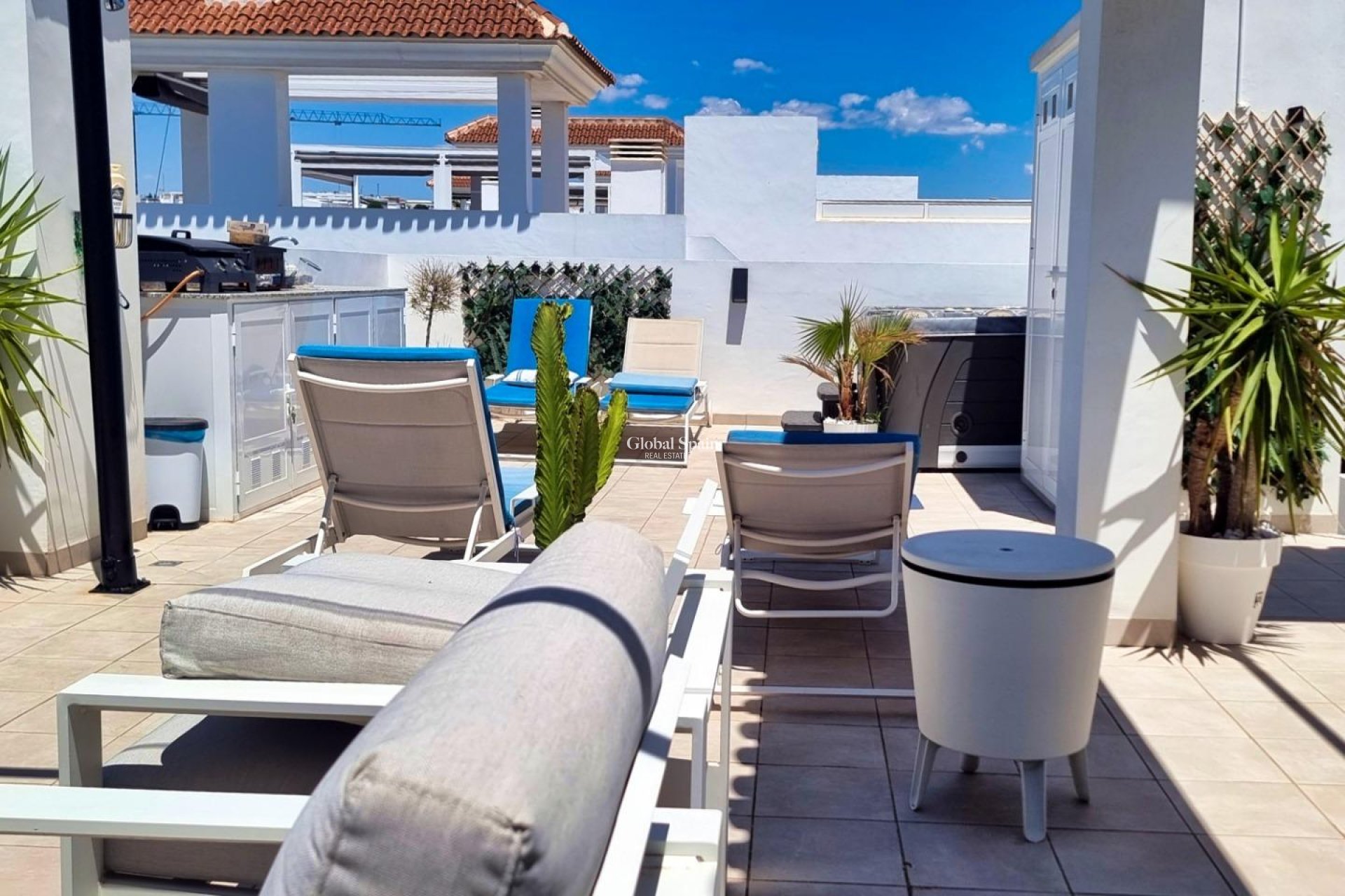 Venta - APARTAMENTO -
ROJALES - Inland