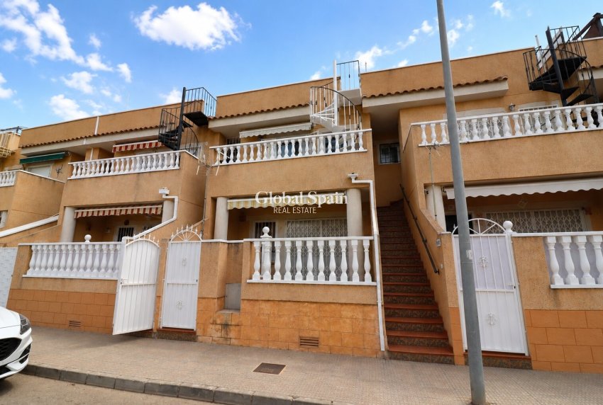 Venta - APARTAMENTO -
ROJALES - Los Palacios