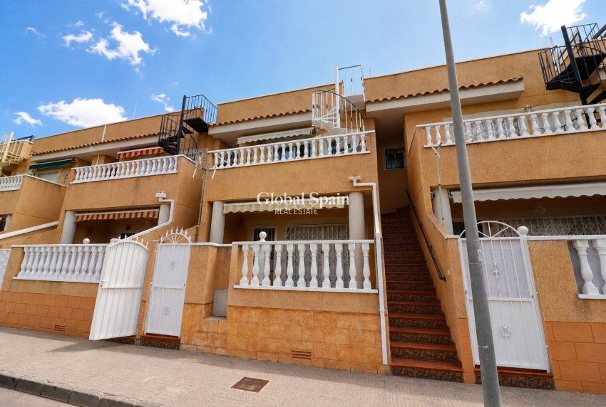 Venta - APARTAMENTO -
ROJALES - Los Palacios