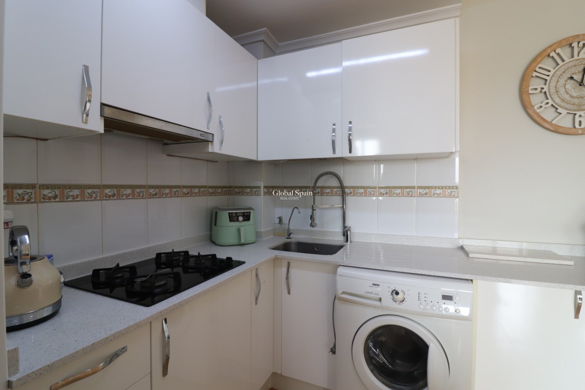 Venta - APARTAMENTO -
ROJALES - Los Palacios