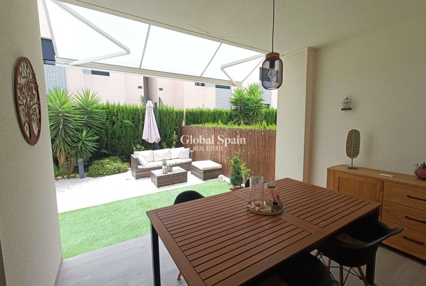 Venta - APARTAMENTO -
SAN MIGUEL DE SALINAS - Las Comunicaciones