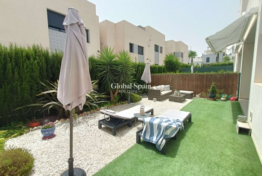 Venta - APARTAMENTO -
SAN MIGUEL DE SALINAS - Las Comunicaciones