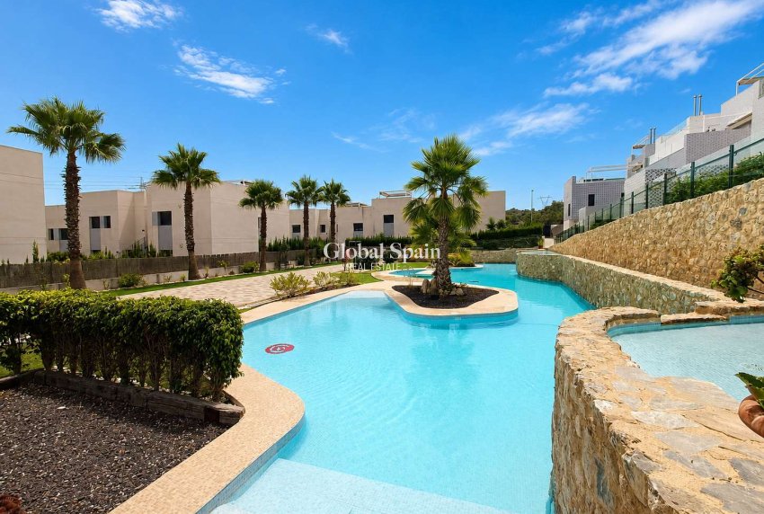 Venta - APARTAMENTO -
SAN MIGUEL DE SALINAS - Las Comunicaciones