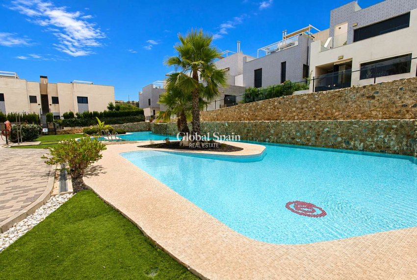 Venta - APARTAMENTO -
SAN MIGUEL DE SALINAS - Las Comunicaciones
