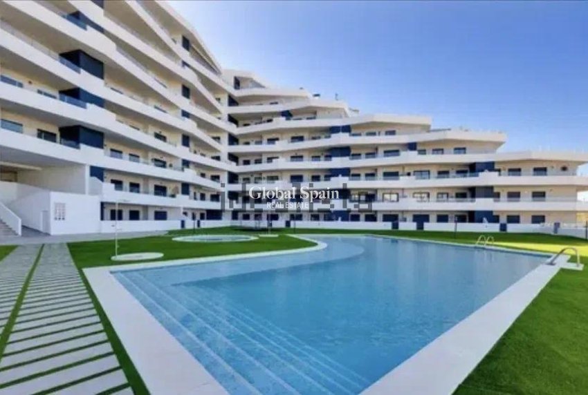 Venta - APARTAMENTO -
SAN MIGUEL DE SALINAS - Pueblo