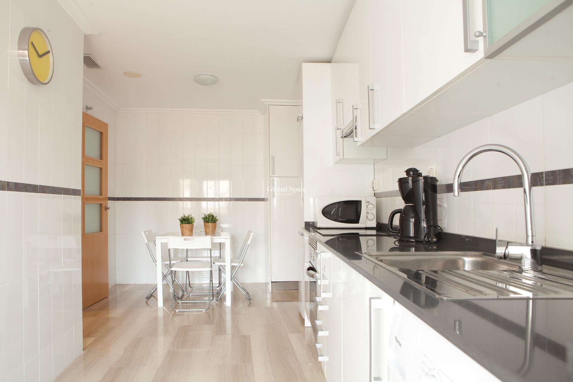 Venta - APARTAMENTO -
SANTA POLA - Centro