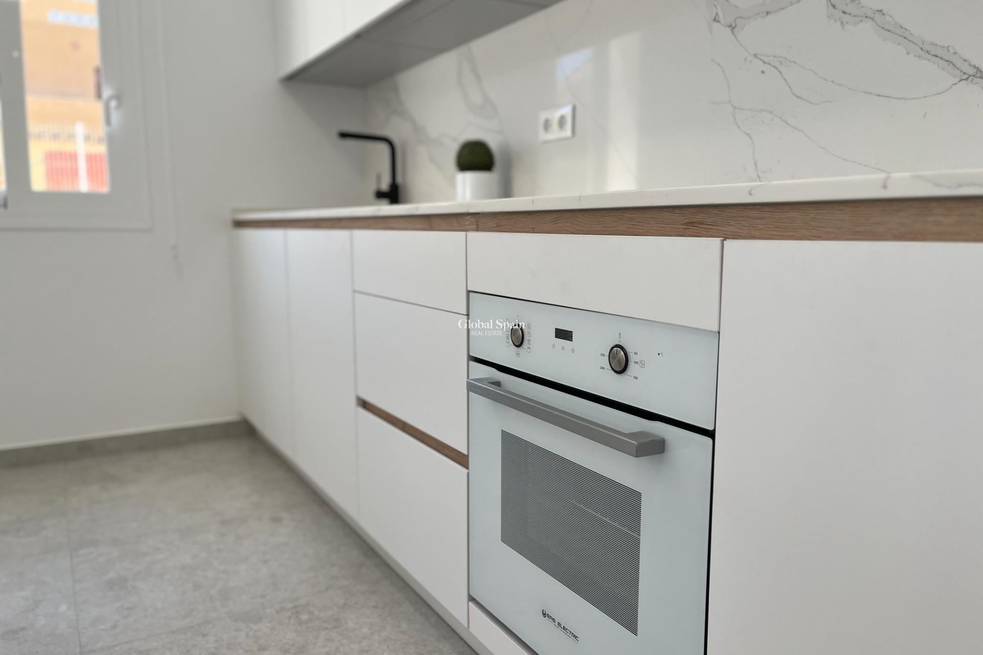 Venta - APARTAMENTO -
TORREVIEJA - Aguas Nuevas