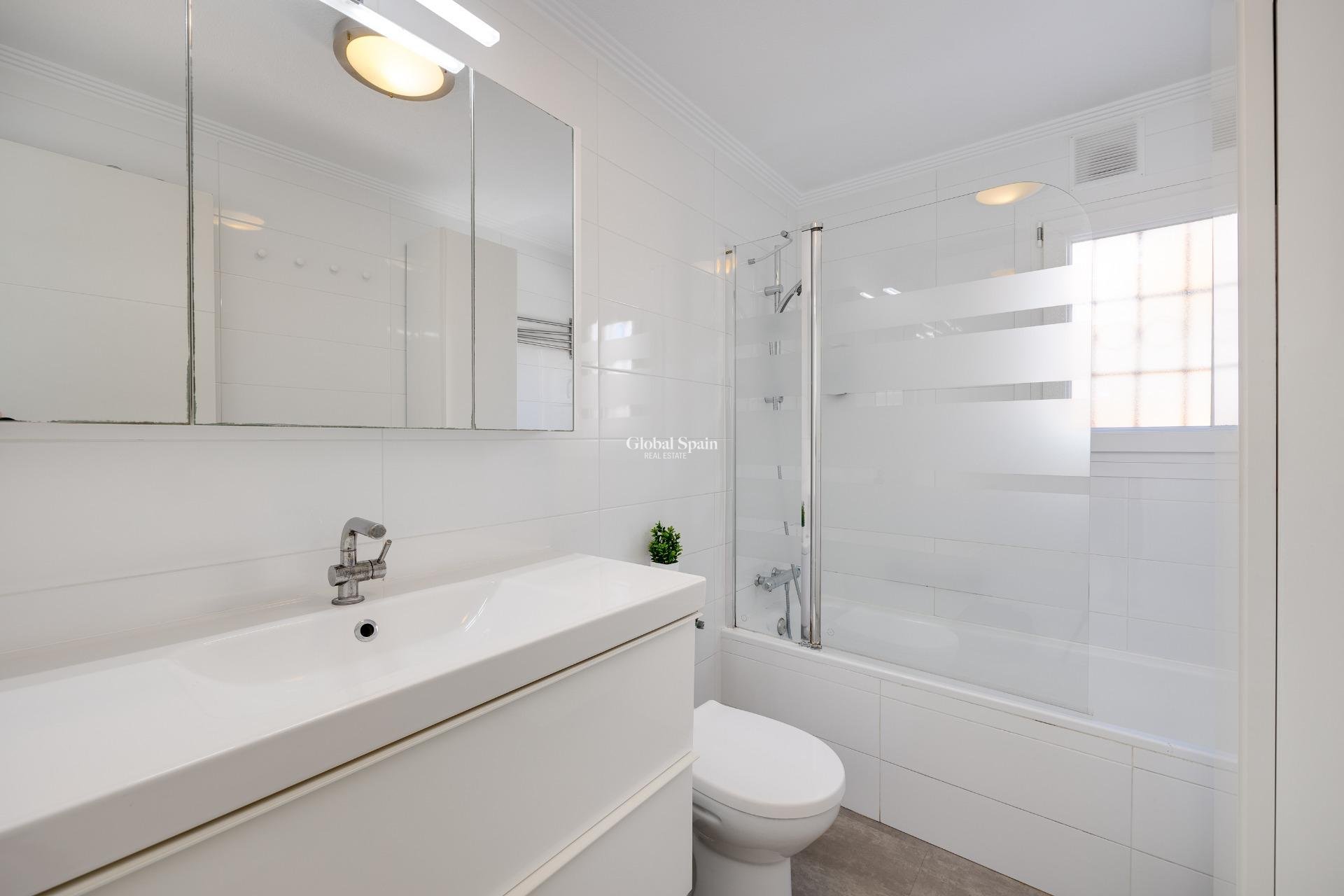 Venta - APARTAMENTO -
TORREVIEJA - Aguas Nuevas