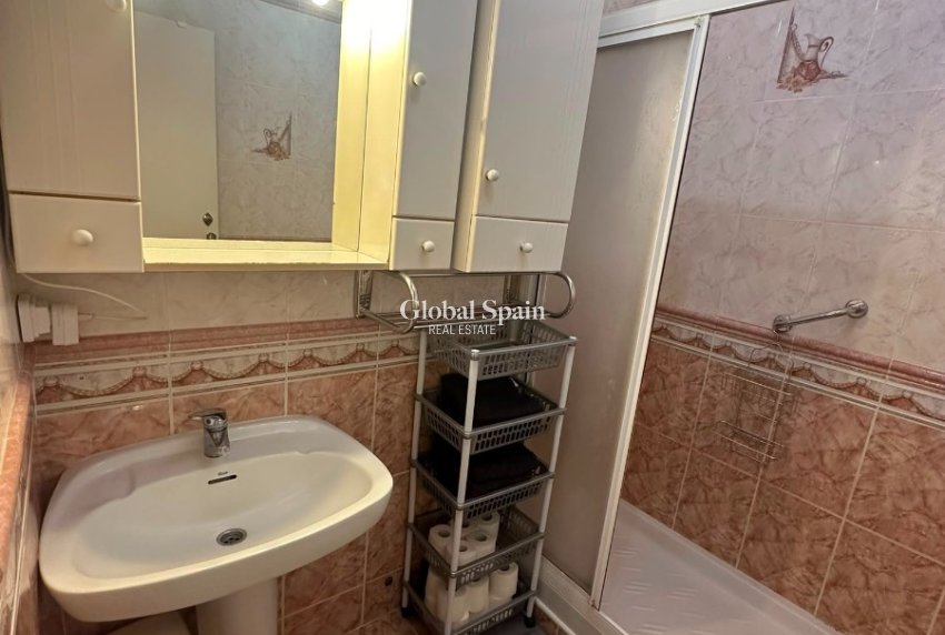 Venta - APARTAMENTO -
TORREVIEJA - Calas blanca