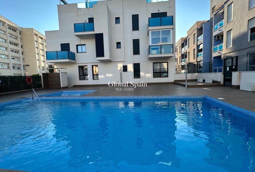 Venta - APARTAMENTO -
TORREVIEJA - Calas Blancas
