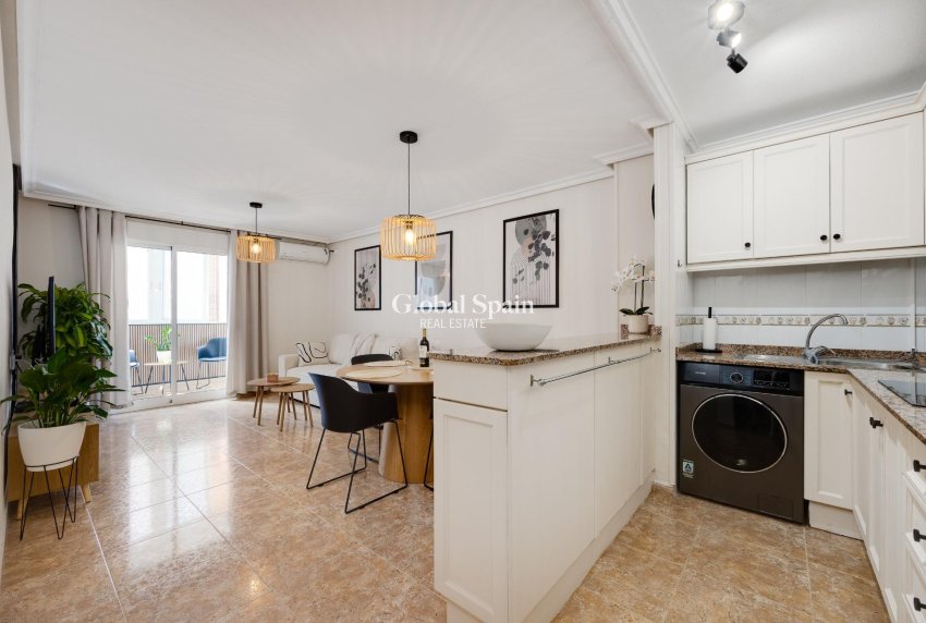 Venta - APARTAMENTO -
TORREVIEJA - Center