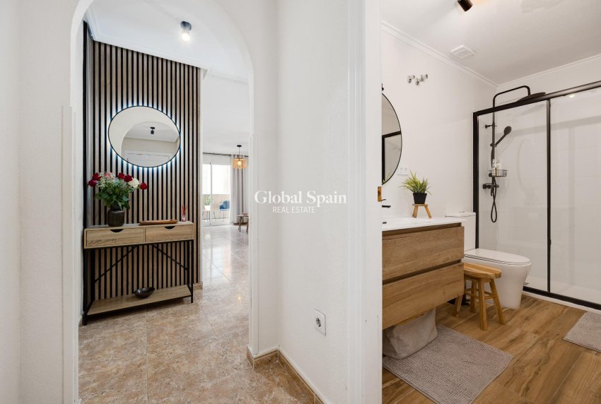 Venta - APARTAMENTO -
TORREVIEJA - Center