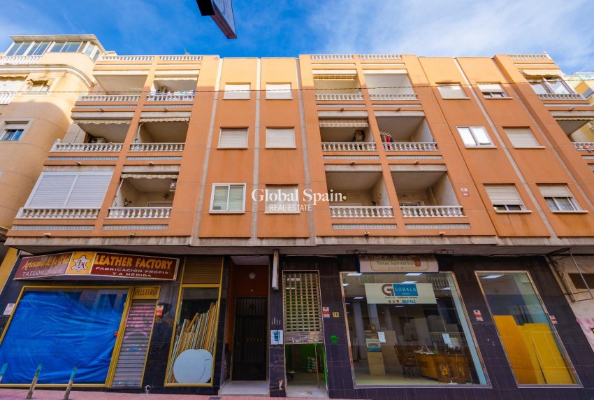 Venta - APARTAMENTO -
TORREVIEJA - Center