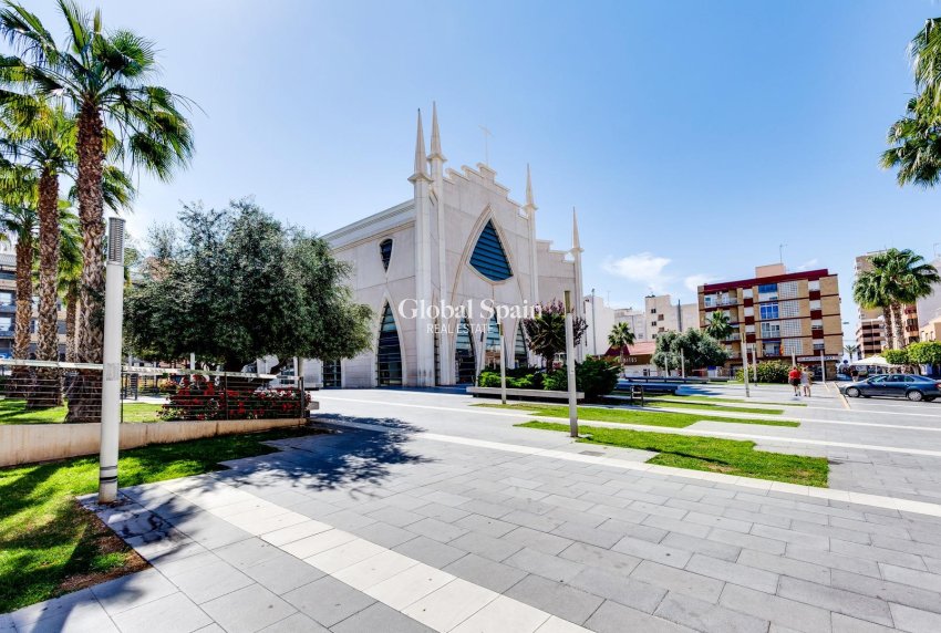 Venta - APARTAMENTO -
TORREVIEJA - Center