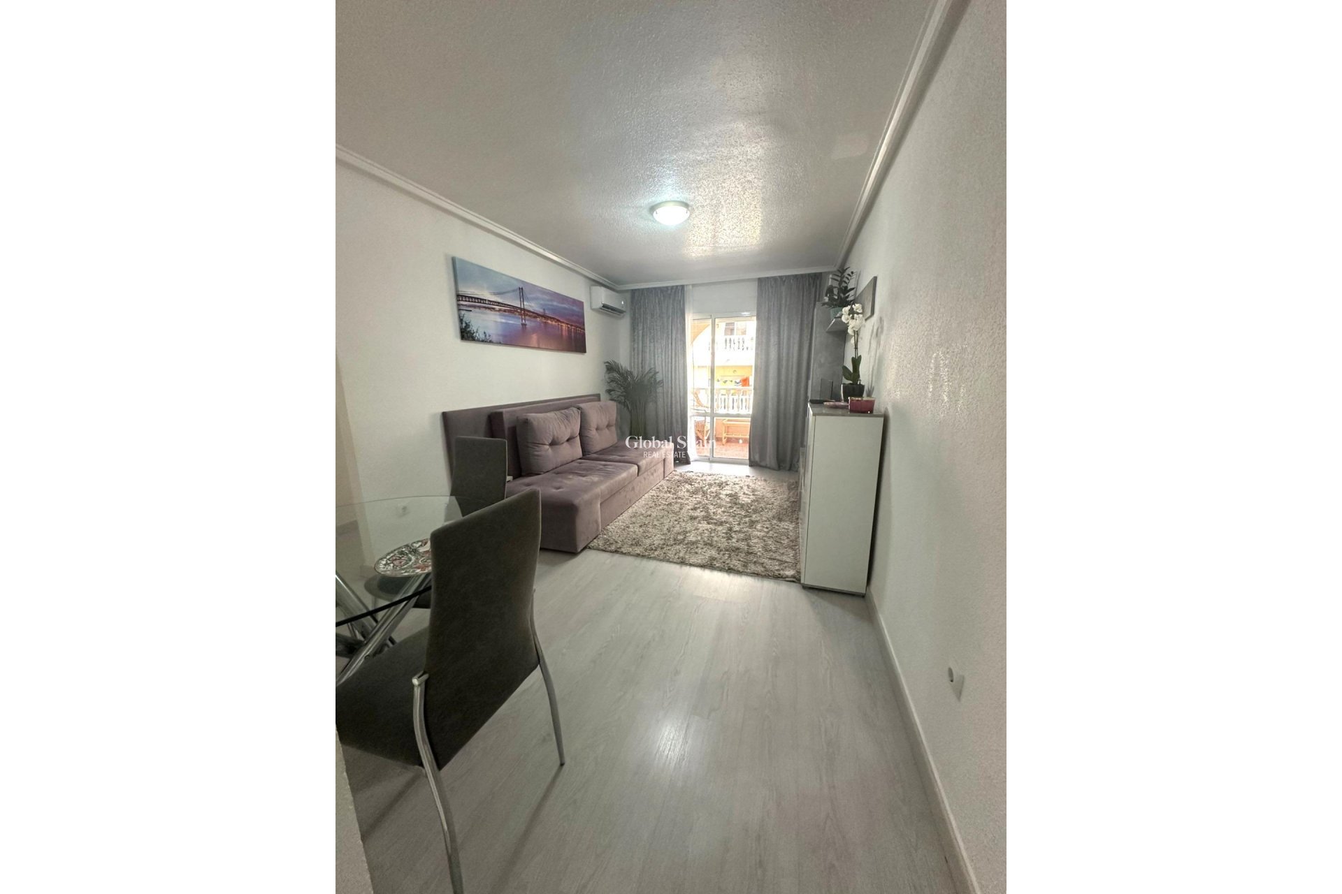Venta - APARTAMENTO -
TORREVIEJA - Center