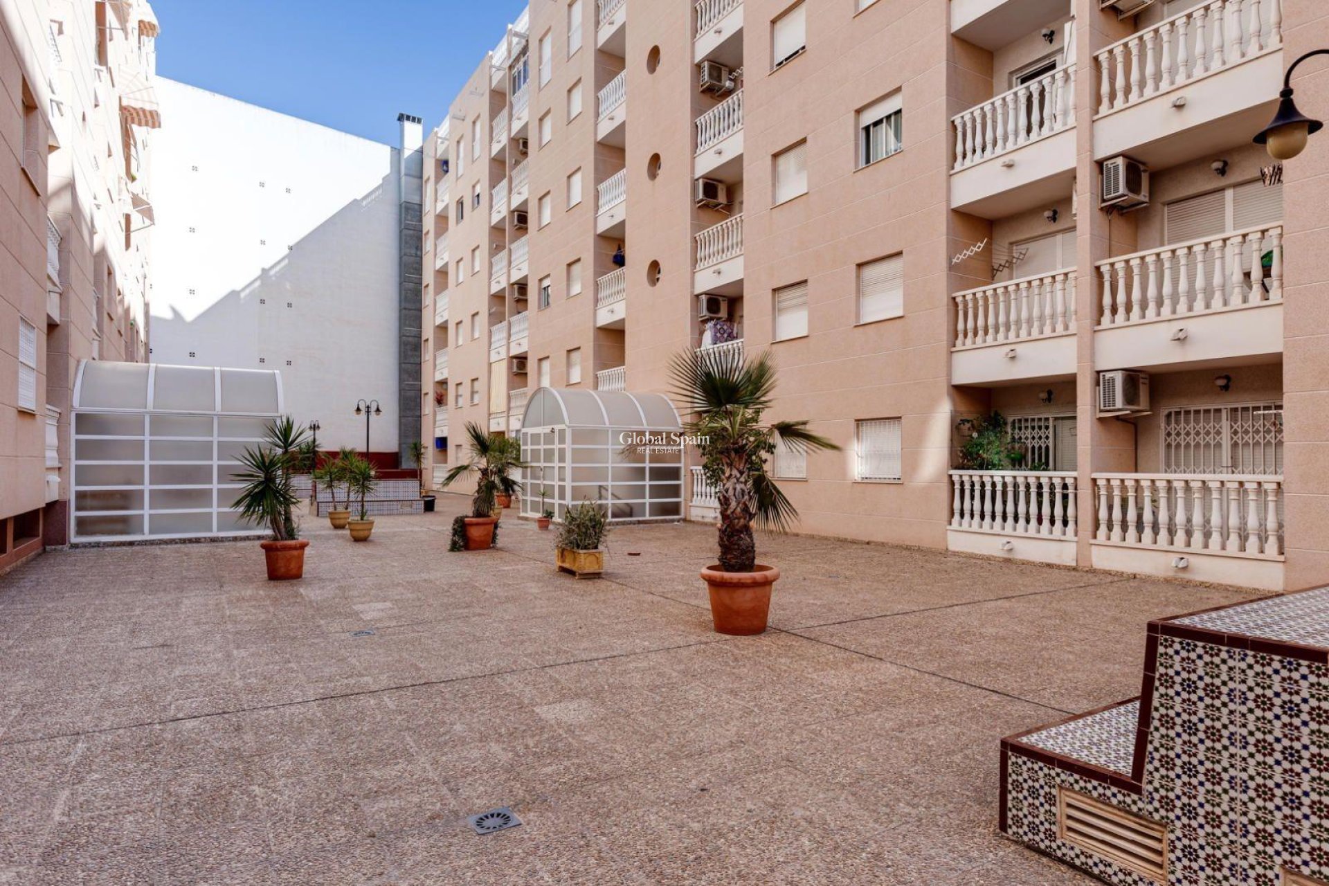 Venta - APARTAMENTO -
TORREVIEJA - Center
