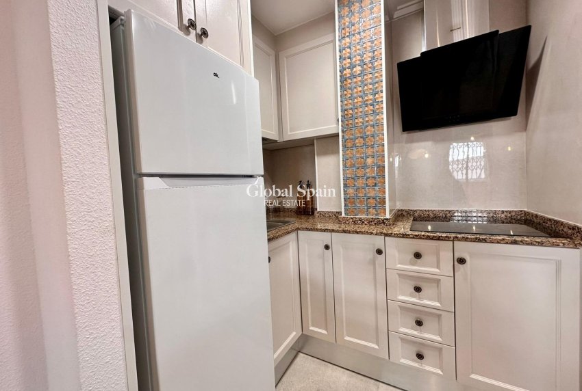 Venta - APARTAMENTO -
TORREVIEJA - Center