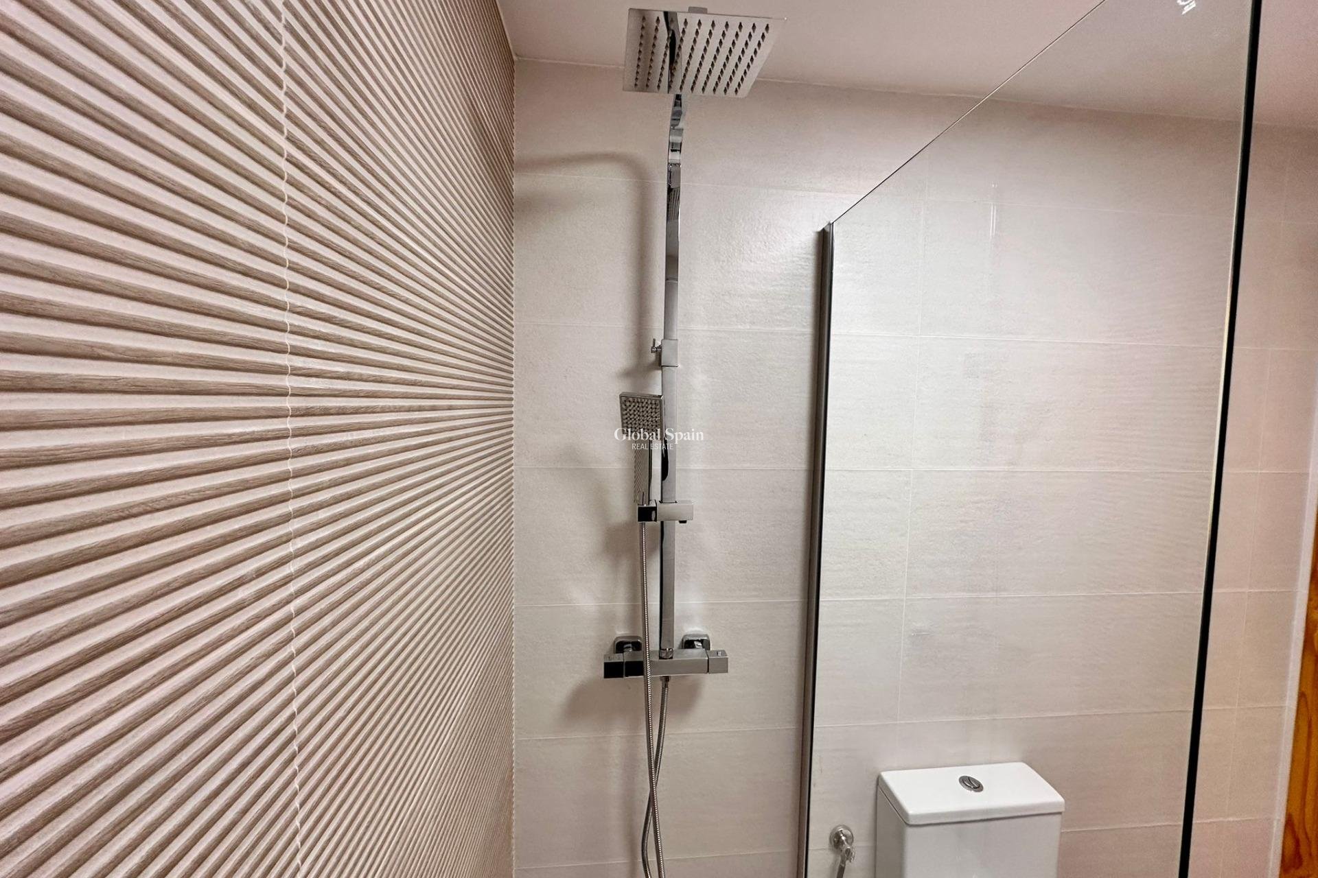 Venta - APARTAMENTO -
TORREVIEJA - Center