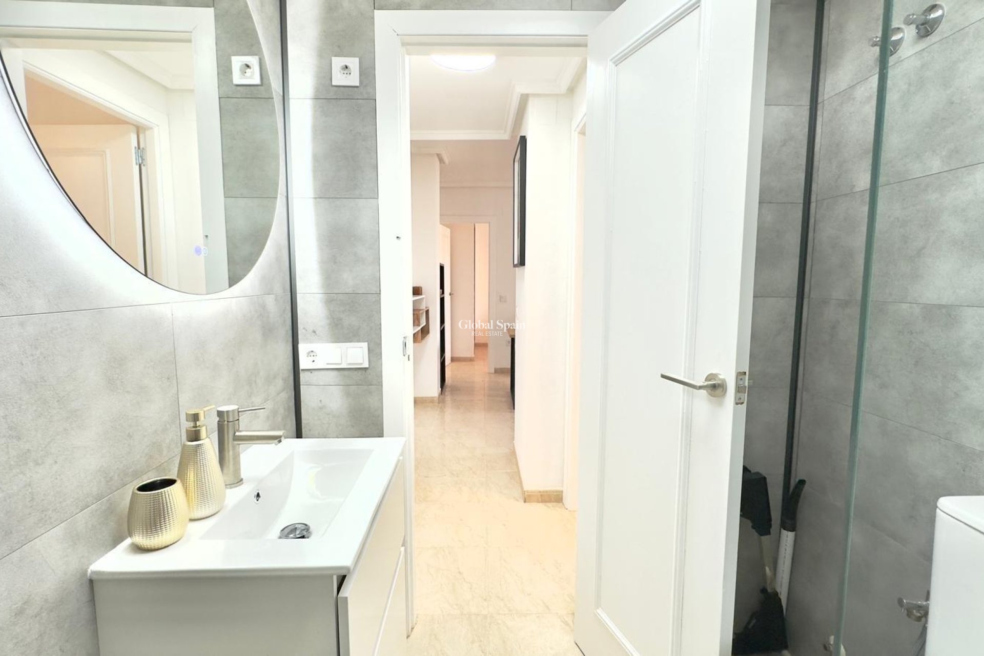 Venta - APARTAMENTO -
TORREVIEJA - Center