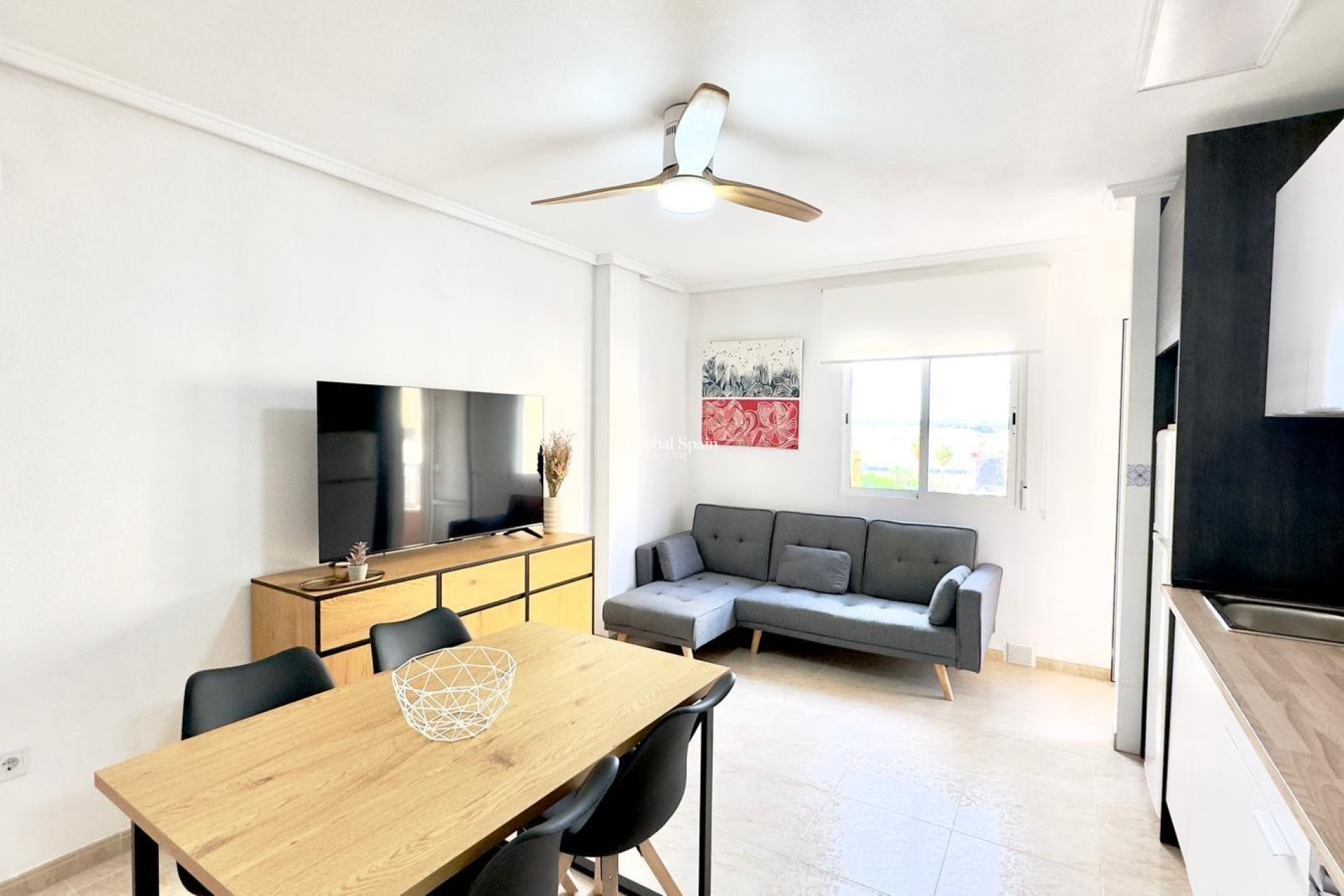 Venta - APARTAMENTO -
TORREVIEJA - Center