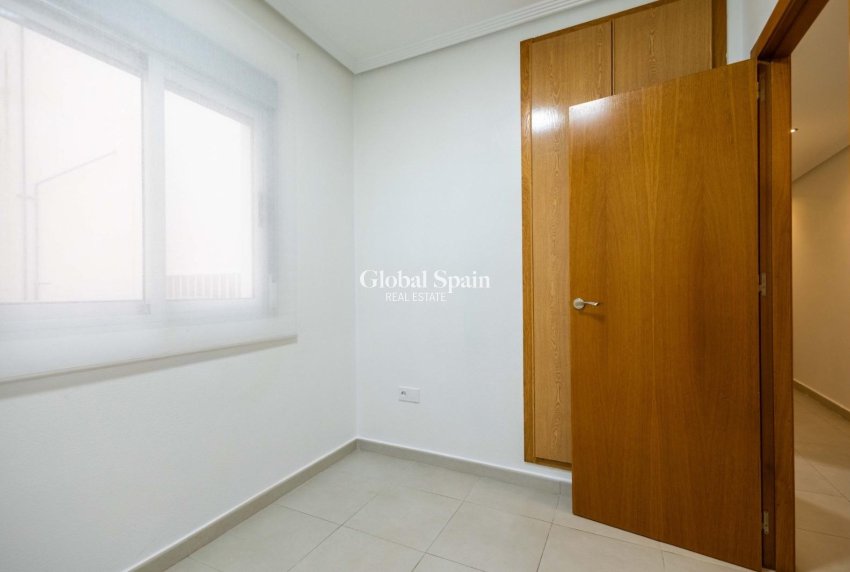 Venta - APARTAMENTO -
TORREVIEJA - Center