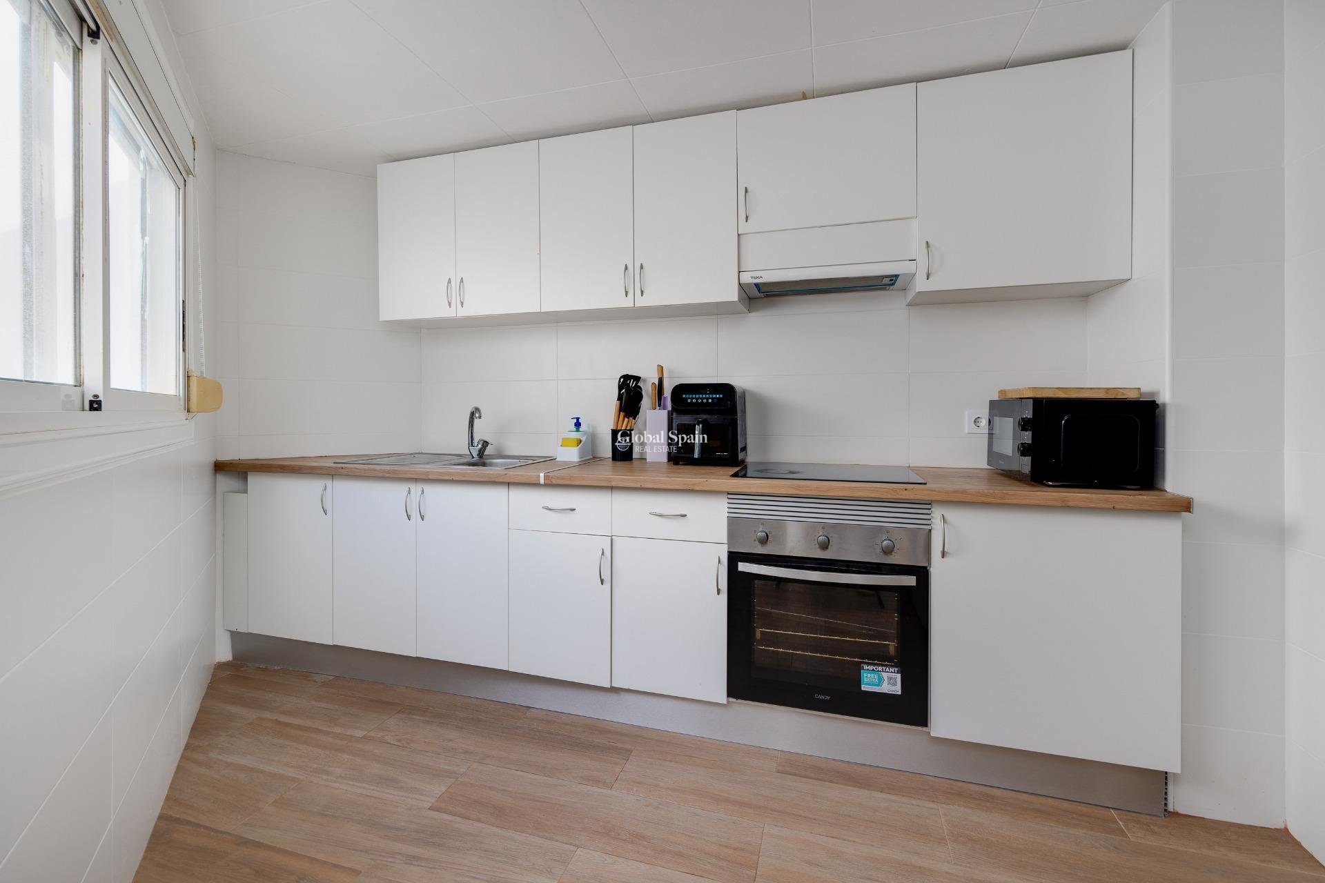 Venta - APARTAMENTO -
TORREVIEJA - Center