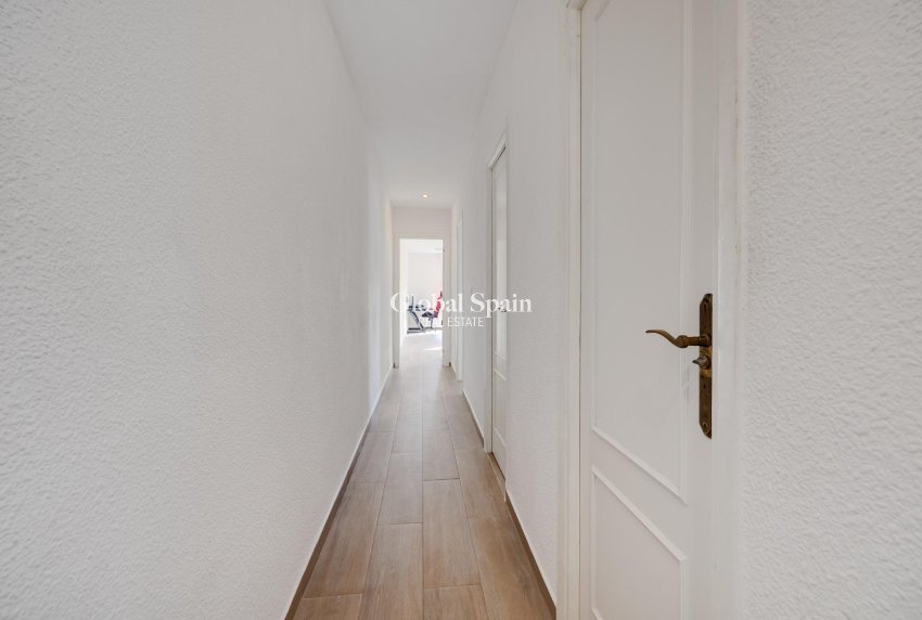 Venta - APARTAMENTO -
TORREVIEJA - Center