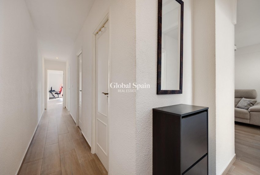 Venta - APARTAMENTO -
TORREVIEJA - Center