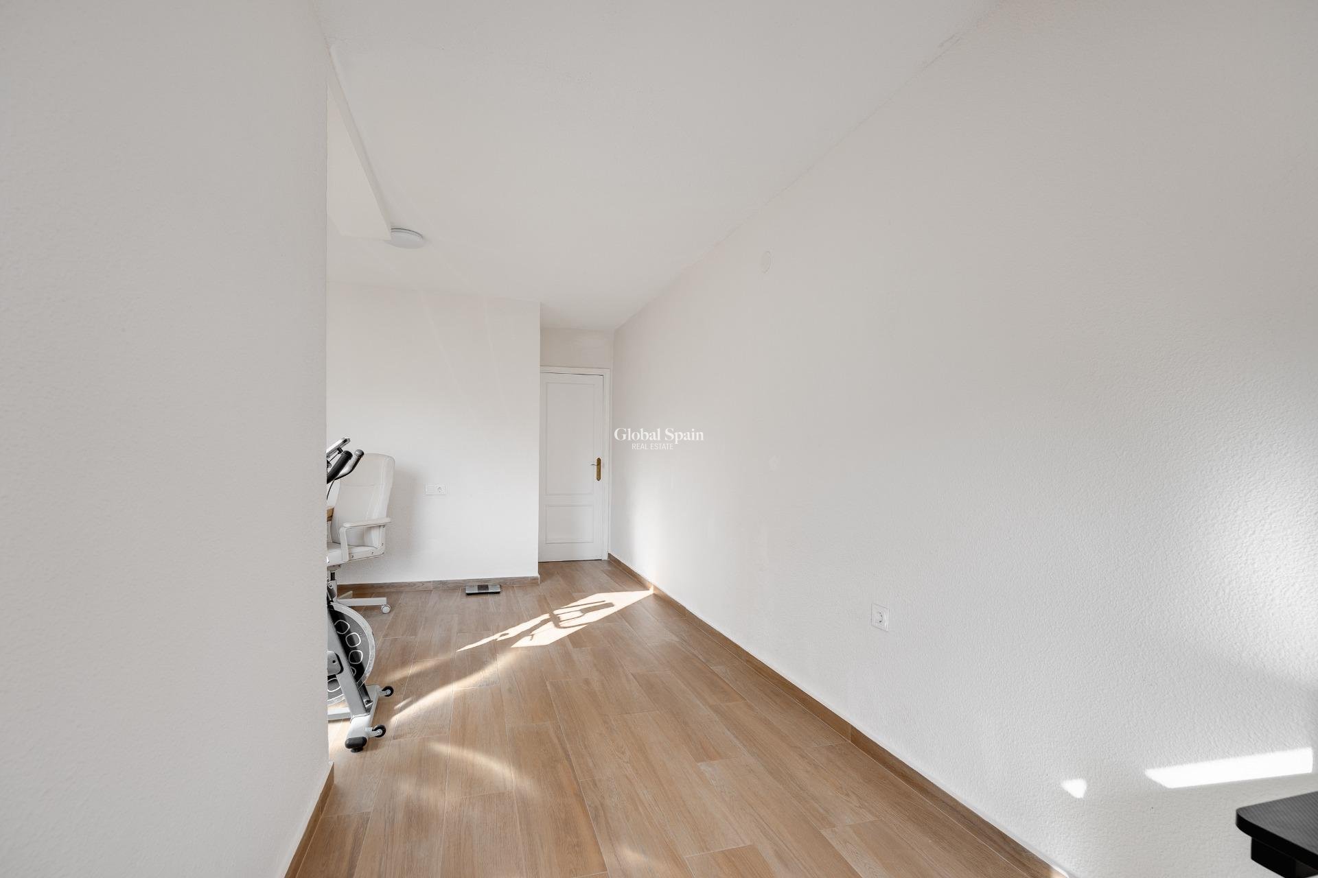 Venta - APARTAMENTO -
TORREVIEJA - Center