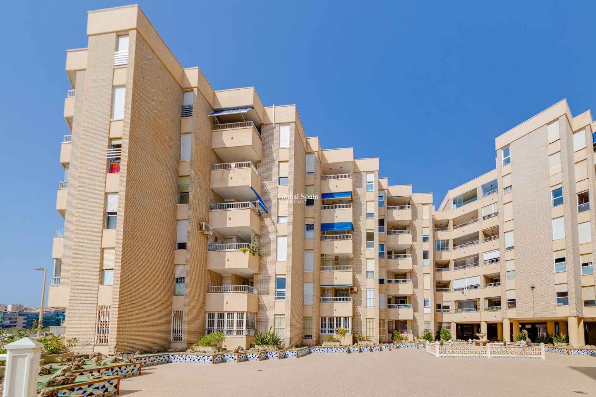 Venta - APARTAMENTO -
TORREVIEJA - Center
