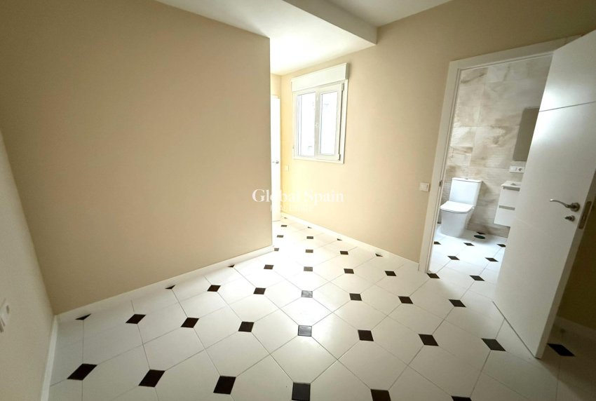 Venta - APARTAMENTO -
TORREVIEJA - Center