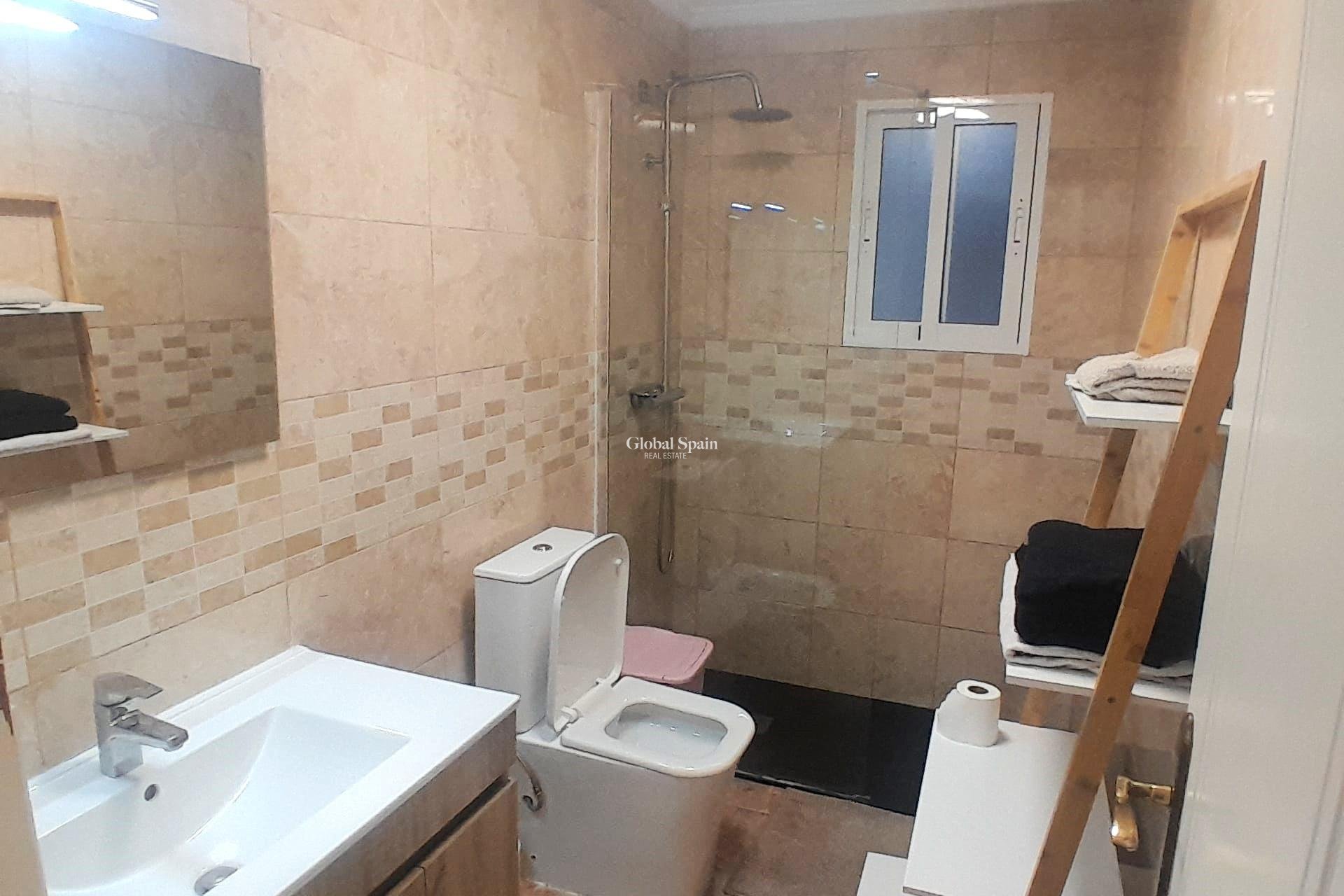 Venta - APARTAMENTO -
TORREVIEJA - Center