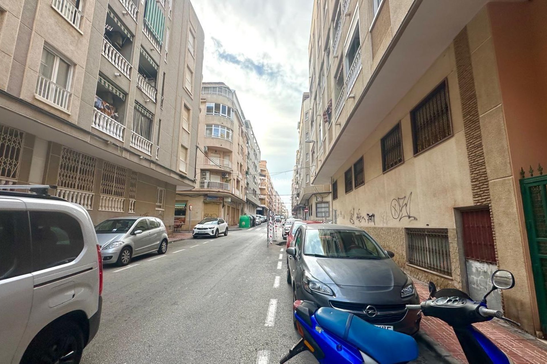 Venta - APARTAMENTO -
TORREVIEJA - Center